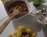 A picture of step 4 of Mashed potatoes with Veggies and mince meat.