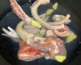 Hình bước làm 2 của món Canh đậu đen hầm đuôi heo