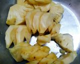 Hình bước làm 1 của món Đuôi heo xào khóm (món chay)