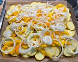 Une image de l'étape 8 de Gratin de courgettes jaunes et poivrons bicolores au jambon, mozzarella et crème de parmesan.