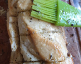 Foto del paso 2 de la receta: Receta de aprovechamiento "Pan de ajo"