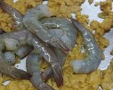 Gambar langkah 5 resipi Maggi Kari Goreng Udang / Sosej.