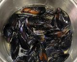 Foto del paso 3 de la receta Mejillones a la marinera