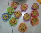 Foto langkah ke 5 dari resep Donut Indomie.