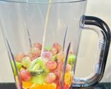 मिक्स फ्रूट स्मूदी (Mixed Fruit Smoothie) रेसिपी चरण 2 फोटो