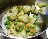 रवा बटाटा टिककी (rava batata tikki recipe in marathi) रेसिपी स्टेप 5 फोटो 
