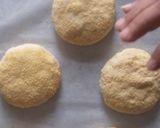 Foto langkah ke 5 dari resep English Muffin - No oven, less egg. Vegetarian friendly.