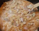Foto del paso 3 de la receta: Tirabuzones con salsa Scarparo "One pot pasta"