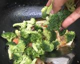 Foto langkah ke 5 dari resep Brokoli Tumis.