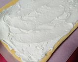 Foto del paso 8 de la receta: Brazo gitano de fresas con nata