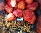 A picture of step 2 of Walnut Strawberry Sabja Smoothie.