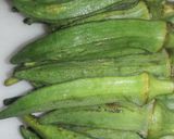 झटपट भरली भेंडी (bharli bhendi recipe in marathi) रेसिपी स्टेप 2 फोटो
