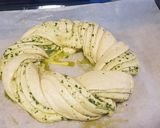 Foto del paso 12 de la receta: Corona trenzada de pan con pesto