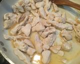 Foto del paso 5 de la receta: Pollo con pimentones en salsa acompañado de puré naranjo