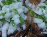 Foto del paso 2 de la receta: Costeletas de cerdo con salsa roja y huevo