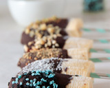 Foto del paso 3 de la receta: Plátanos helados con chocolate y topping
