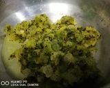 A picture of step 1 of Kiwi sauce.