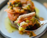 Foto del paso 4 de la receta: Timbal de salmón 🍣 🥑 🍅 🧅