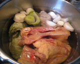 Foto del paso 3 de la receta: Caldo de pollo (con olla exprés)