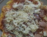 Foto langkah ke 5 dari resep Pizza Teflon simple.