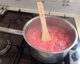 A picture of step 4 of Redcurrent jelly.