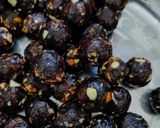 A picture of step 1 of White choco dates ball.