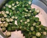 A picture of step 2 of Okra/Ladiesfinger/Vendaka Kara kulzhambu.