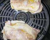 Foto del paso 1 de la receta: Pechuga empanada rellena con bacon y queso airfryer