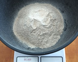 Foto del paso 1 de la receta: Pan lactal integral con semillas