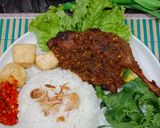 Foto langkah ke 6 dari resep Bebek Goreng Bumbu Hitam.