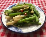 炒芹菜魷魚（快速上菜的食譜步驟4照片