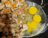 Gambar langkah 4 resipi Nasi Goreng Udang Kering.