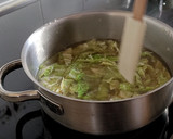 Foto del paso 5 de la receta: Sopa de Repollo con fideos chinos y huevo cocido