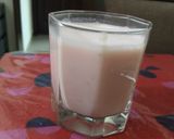 A picture of step 2 of Strawberry milkshake.