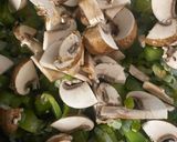 Foto del paso 3 de la receta: Revuelto de estación 👩‍🌾
