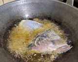 Foto langkah ke 1 dari resep Ikan Nila Pedas Belimbing Wuluh.