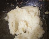 A picture of step 3 of Stuffed sooji balls.