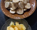 Foto langkah ke 1 dari resep Pisang Goreng dan Nanas Goreng Madu ala Bu Nanik.