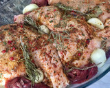 Foto del paso 3 de la receta: Pollo asado especiado con cebollitas francesas
