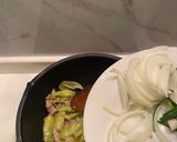รูปขั้นตอนการทำที่ 4 ของ ผัดพริกหยวกใส่หมู