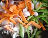 A picture of step 4 of Veg Hakka Noodles.