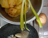 Foto langkah ke 1 dari resep Perkedel Roll.