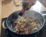 Foto del paso 3 de la receta: Butifarra con setas