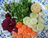 A picture of step 1 of Vegetables Detox Drinks.