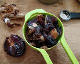 A picture of step 4 of Rajgira seeds & Dates Chikki.