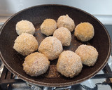 Foto del paso 5 de la receta: Albóndigas de pollo al horno con queso y verduritas