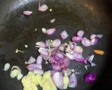 Foto langkah ke 6 dari resep Tumis Telur Sawi Putih.
