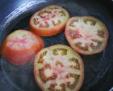 Foto del paso 2 de la receta: Tomate a la plancha con Mozzarella