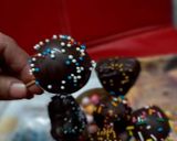 A picture of step 1 of Choco chips ball.