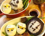 Hình bước làm 2 của món Bento Halloween cho bé phần 2